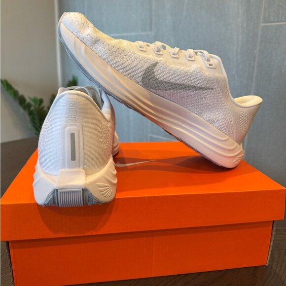 Nike Pegasus Plus - Picture 2 of 5